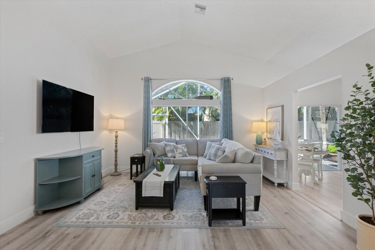 12781 Meadowbreeze Dr - Photo 5 of 18