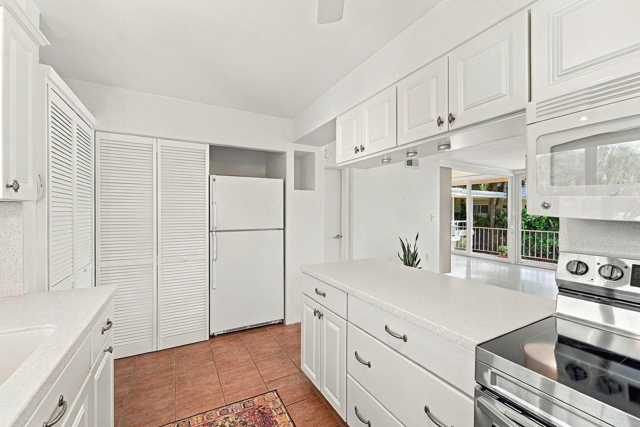 2725 Ne 32nd Ave #7 - Photo 5 of 28