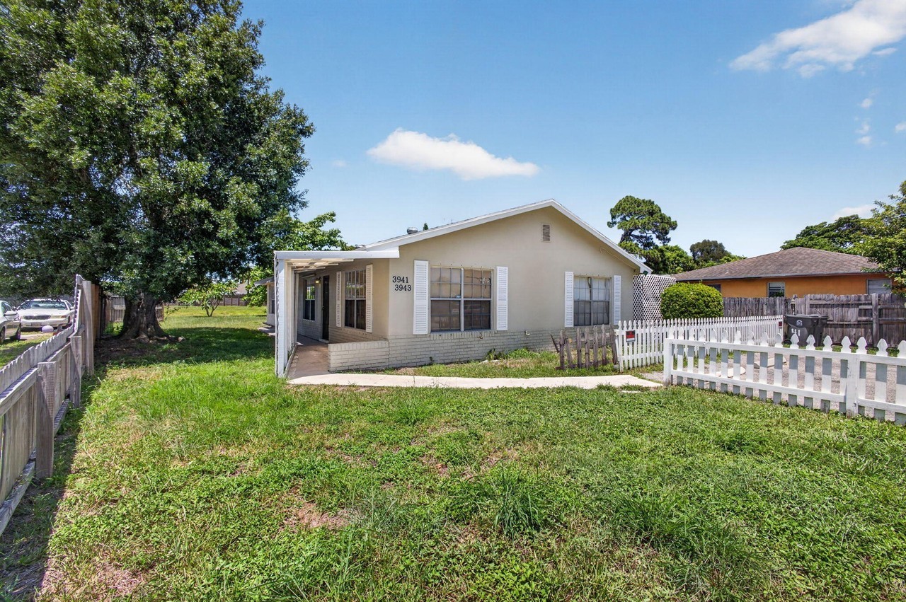 3941 Roan Ct W - Photo 3 of 33