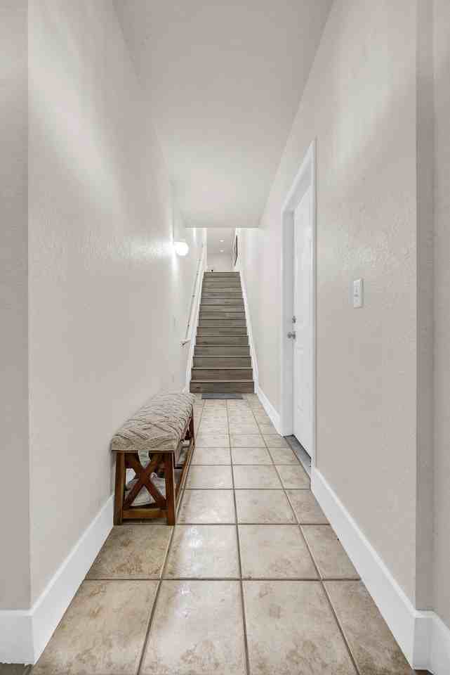 2103 Belmont Pl - Photo 4 of 27