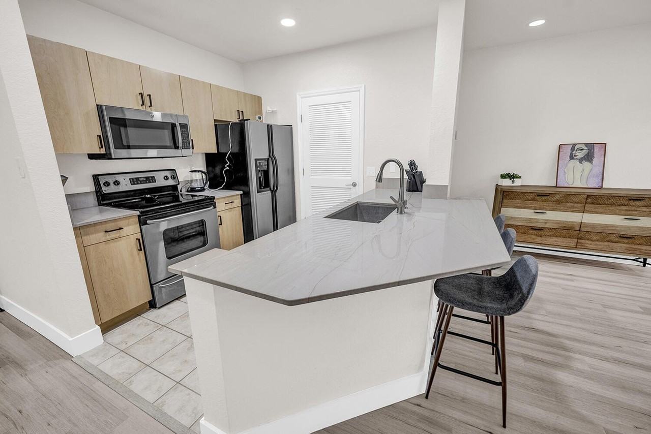 2103 Belmont Pl - Photo 6 of 27