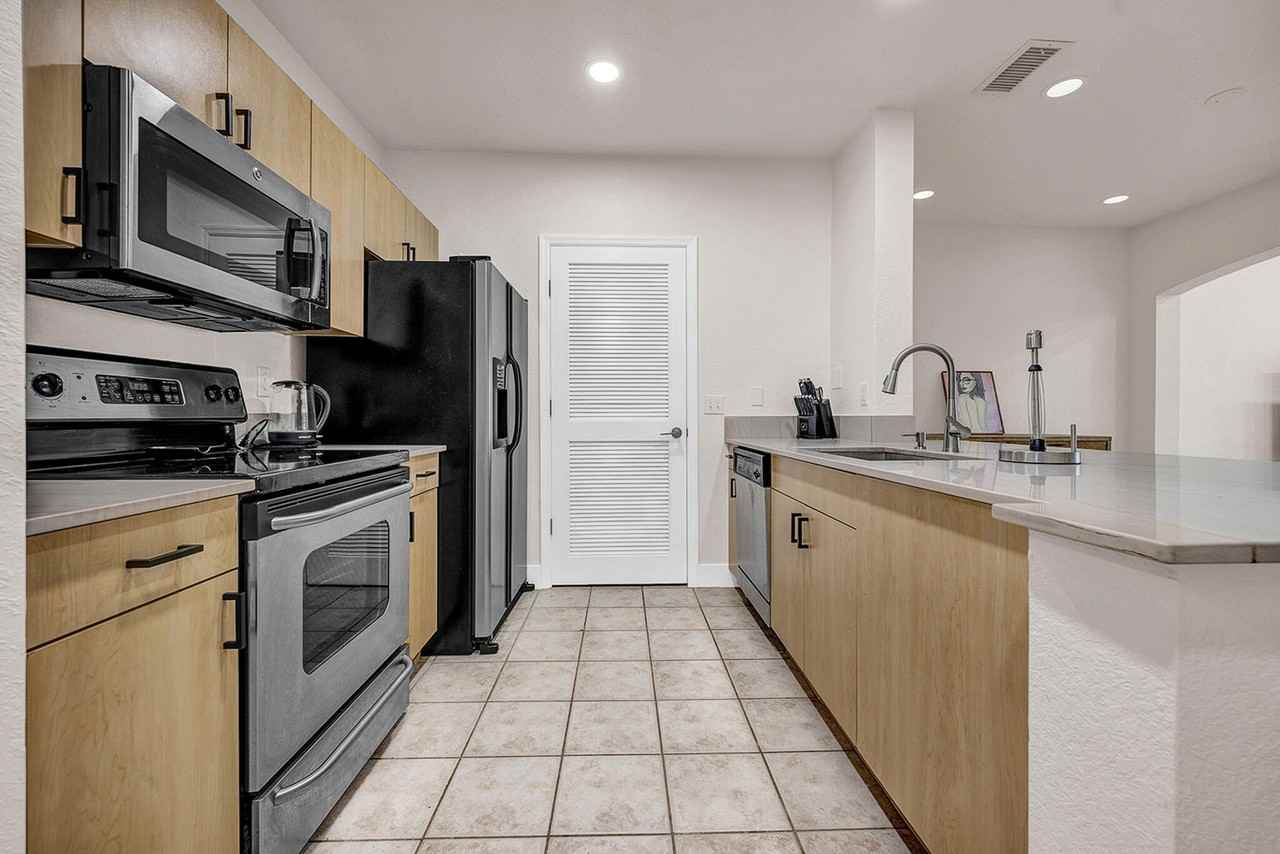 2103 Belmont Pl - Photo 7 of 27