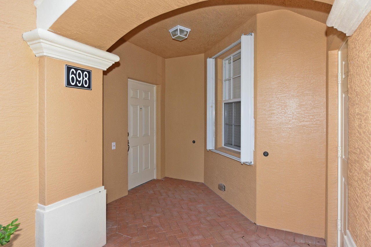 698 Sw Glen Crest Way - Photo 5 of 27
