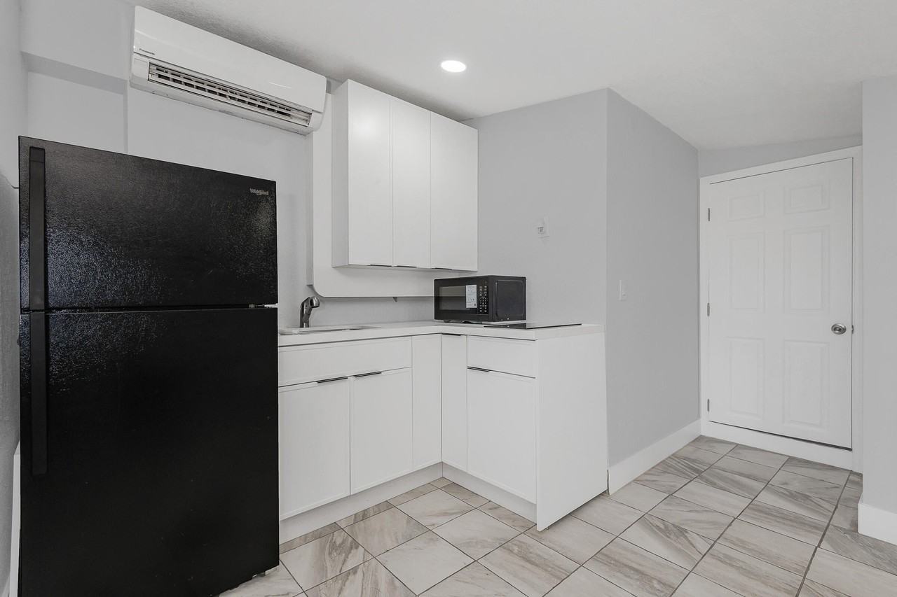 5261 Nw 11th St - Photo 5 of 19