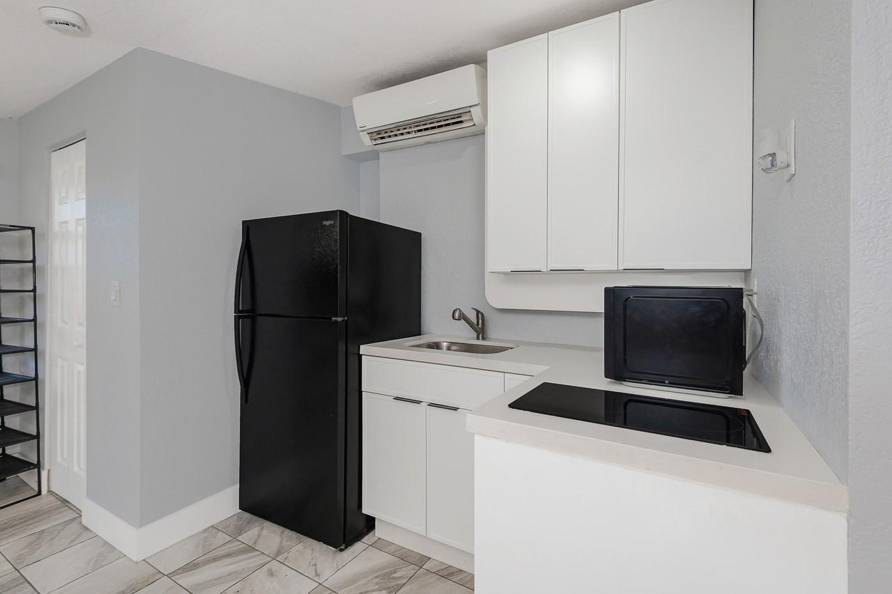5261 Nw 11th St - Photo 6 of 19