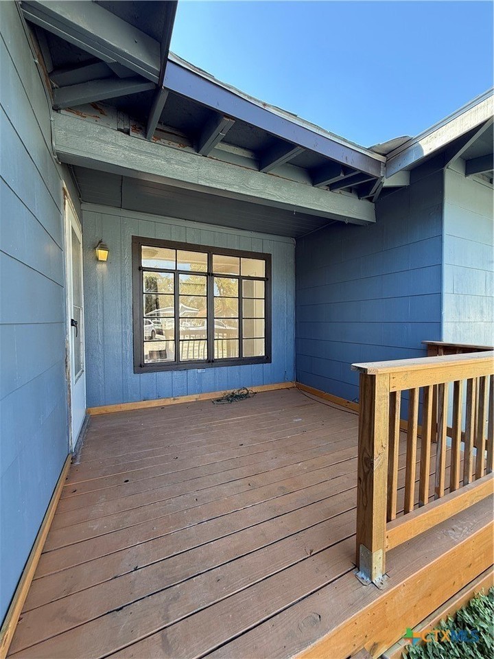 277 N Washington Ave - Photo 3 of 18