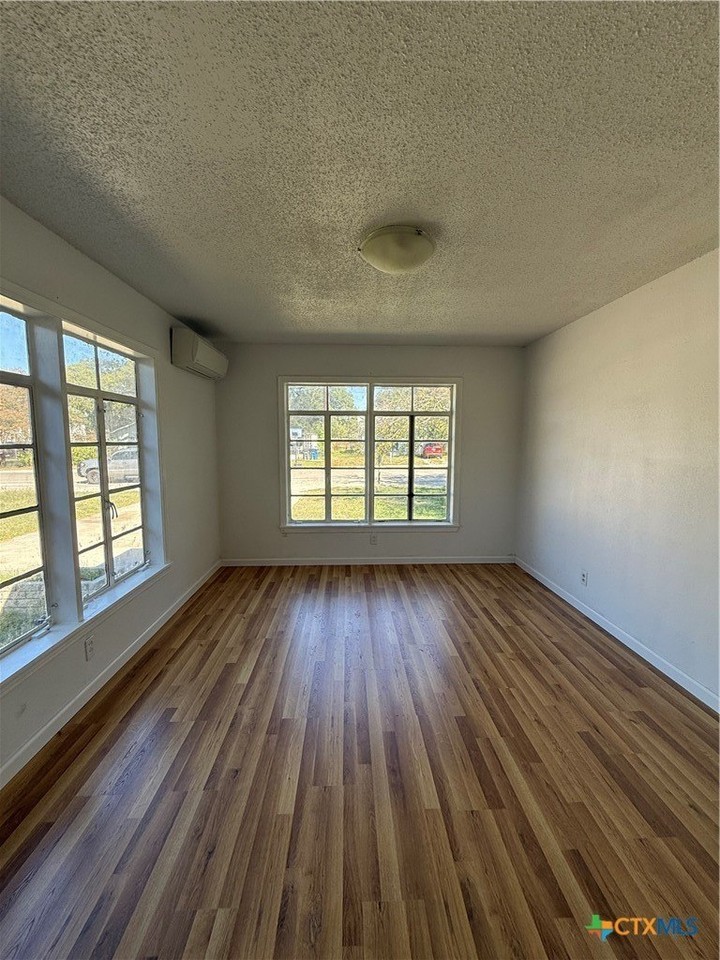 277 N Washington Ave - Photo 7 of 18