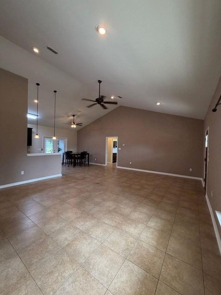6300 Getaway Trl - Photo 7 of 47