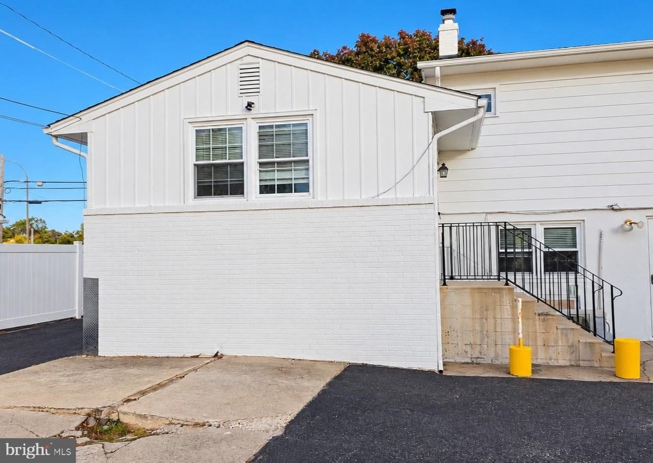 1536 S Governors Ave #A - Photo 2 of 20