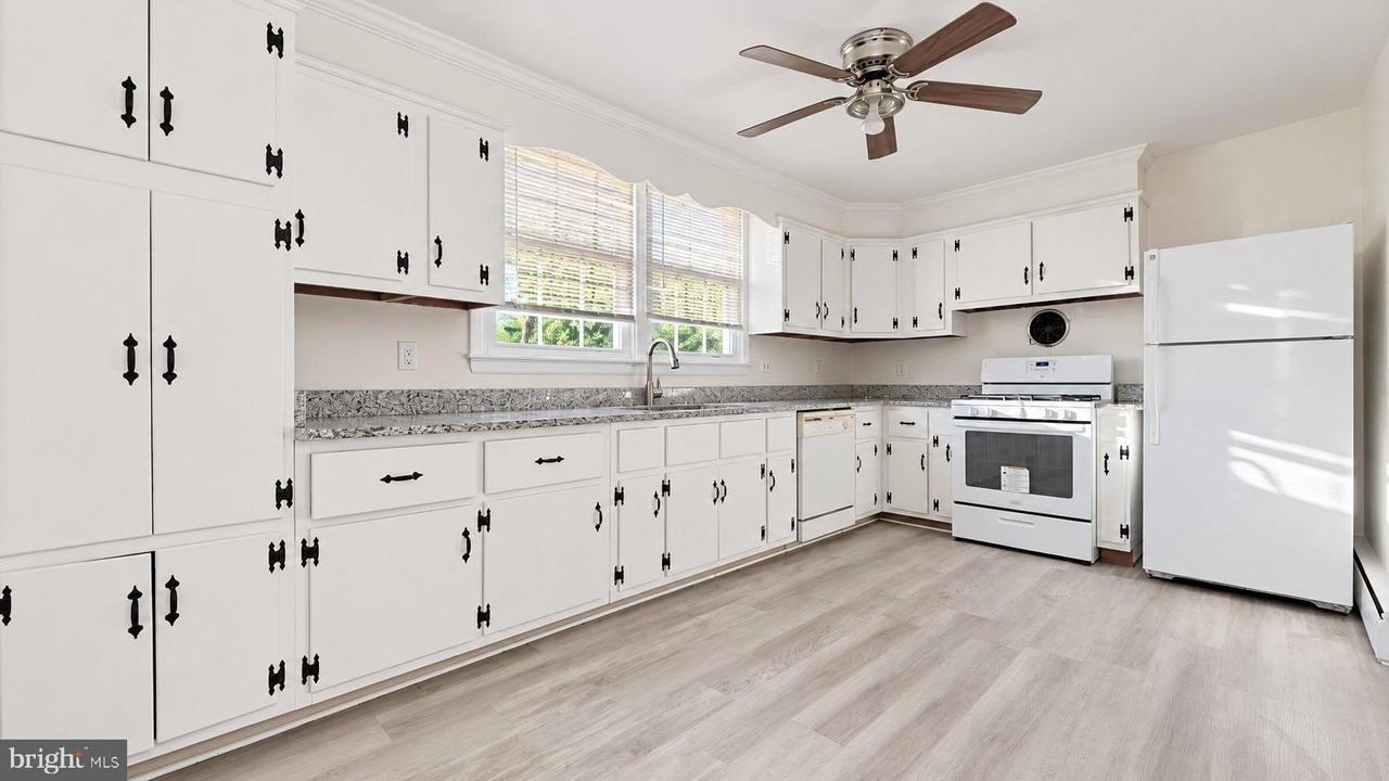 1536 S Governors Ave #A - Photo 4 of 20