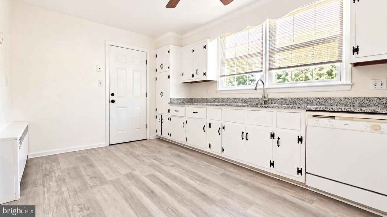 1536 S Governors Ave #A - Photo 6 of 20