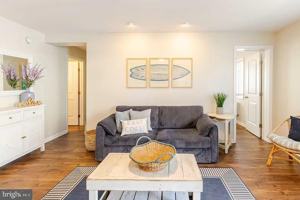featured image of 100 Vandyke St #107