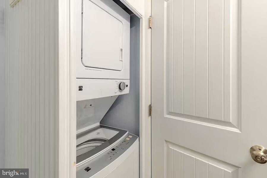 100 Vandyke St #107 - Photo 7 of 8