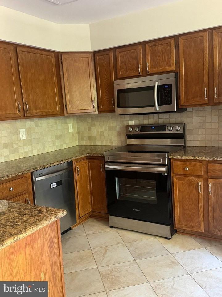 8230 Appalachian Dr - Photo 3 of 19