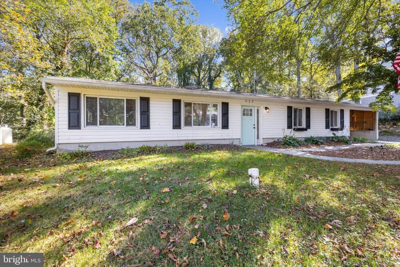 623 Maple Hill Ln - Photo 5 of 50