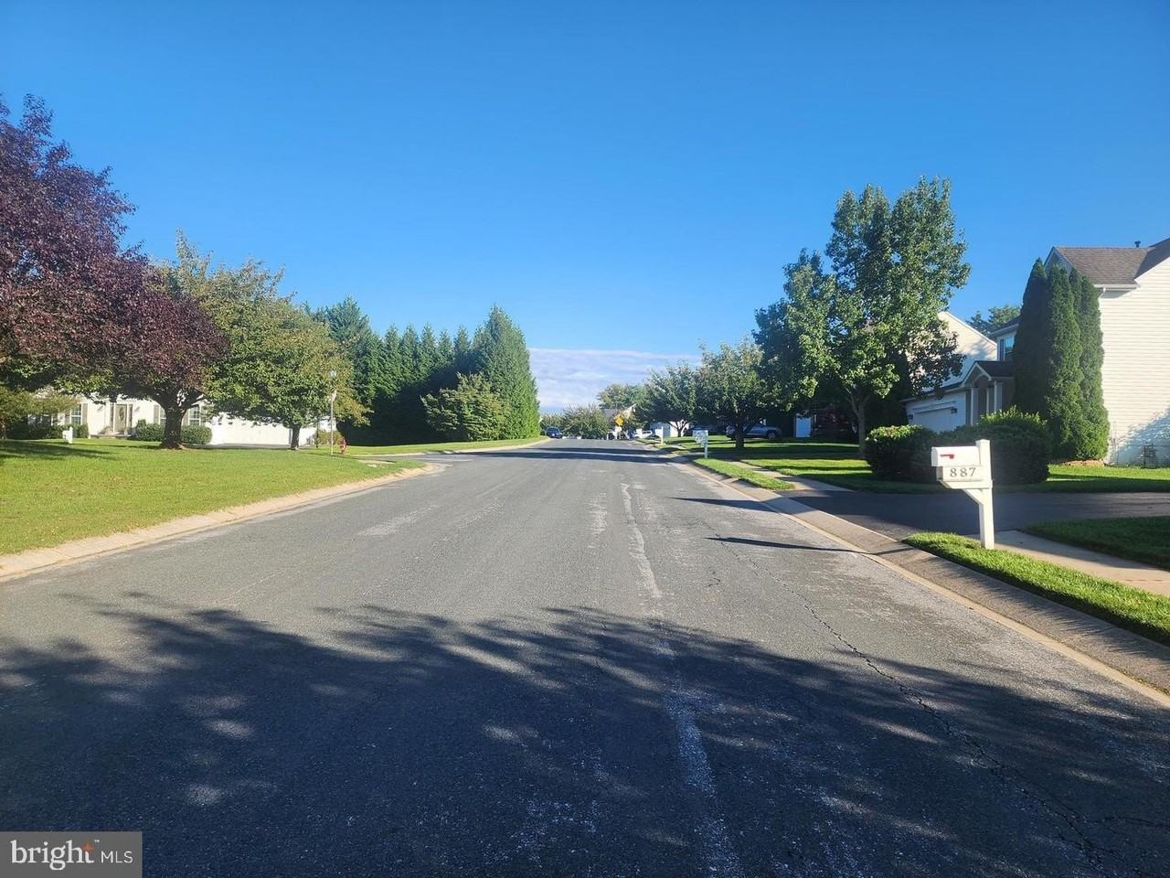 885 Caren Dr - Photo 2 of 10