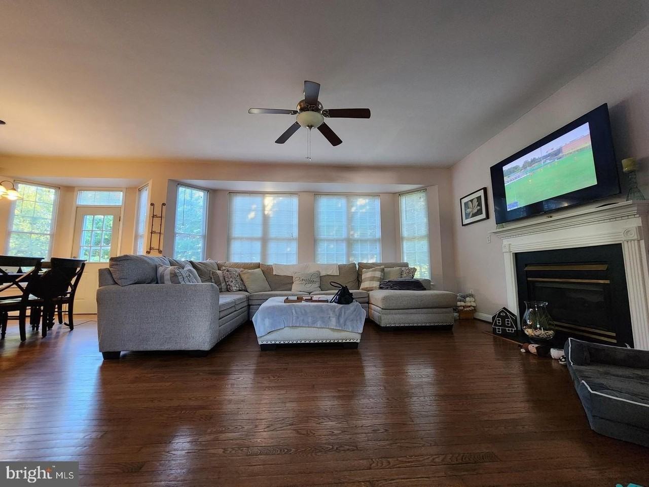885 Caren Dr - Photo 4 of 10