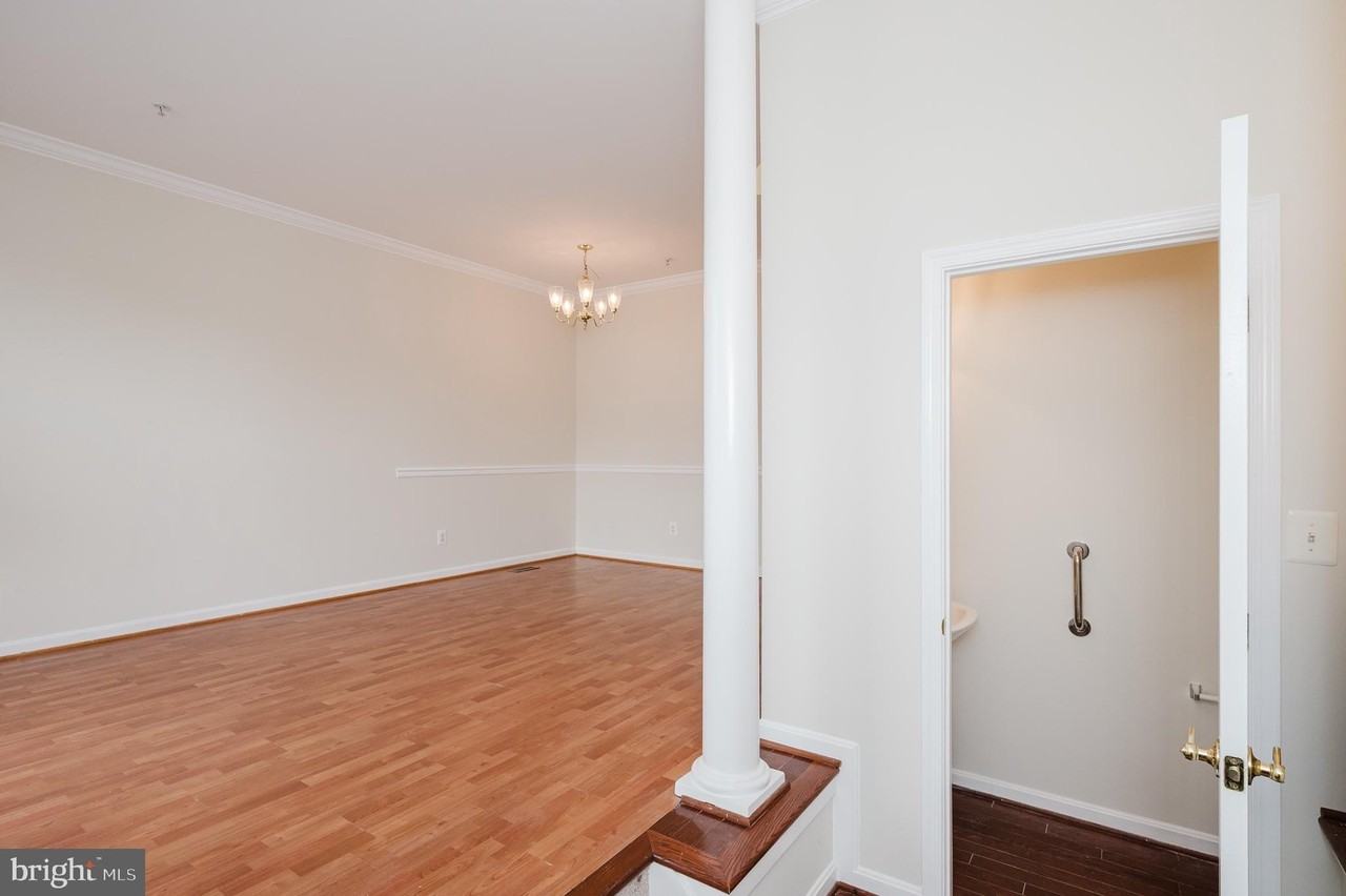 540 Kirkcaldy Way - Photo 4 of 50