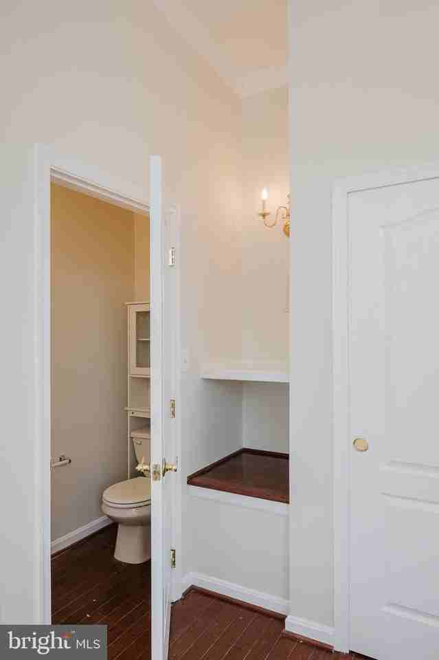 540 Kirkcaldy Way - Photo 5 of 50
