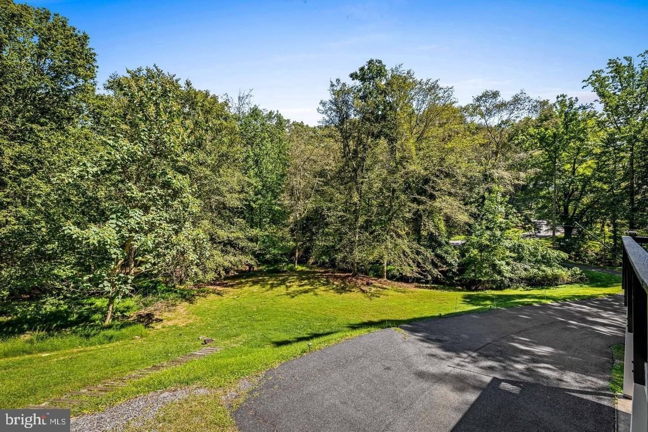 4 Carolina Ave - Photo 6 of 48