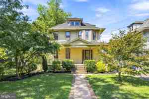 featured image of 809 Collings Ave #2