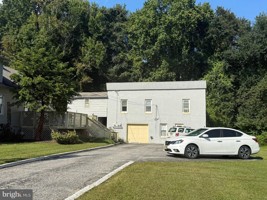 featured image of 44 1/2 Fairview Ave