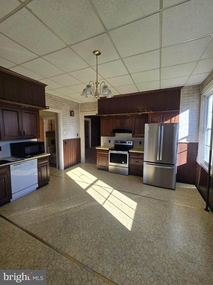 1291 W Penn Ave - Photo 2 of 6