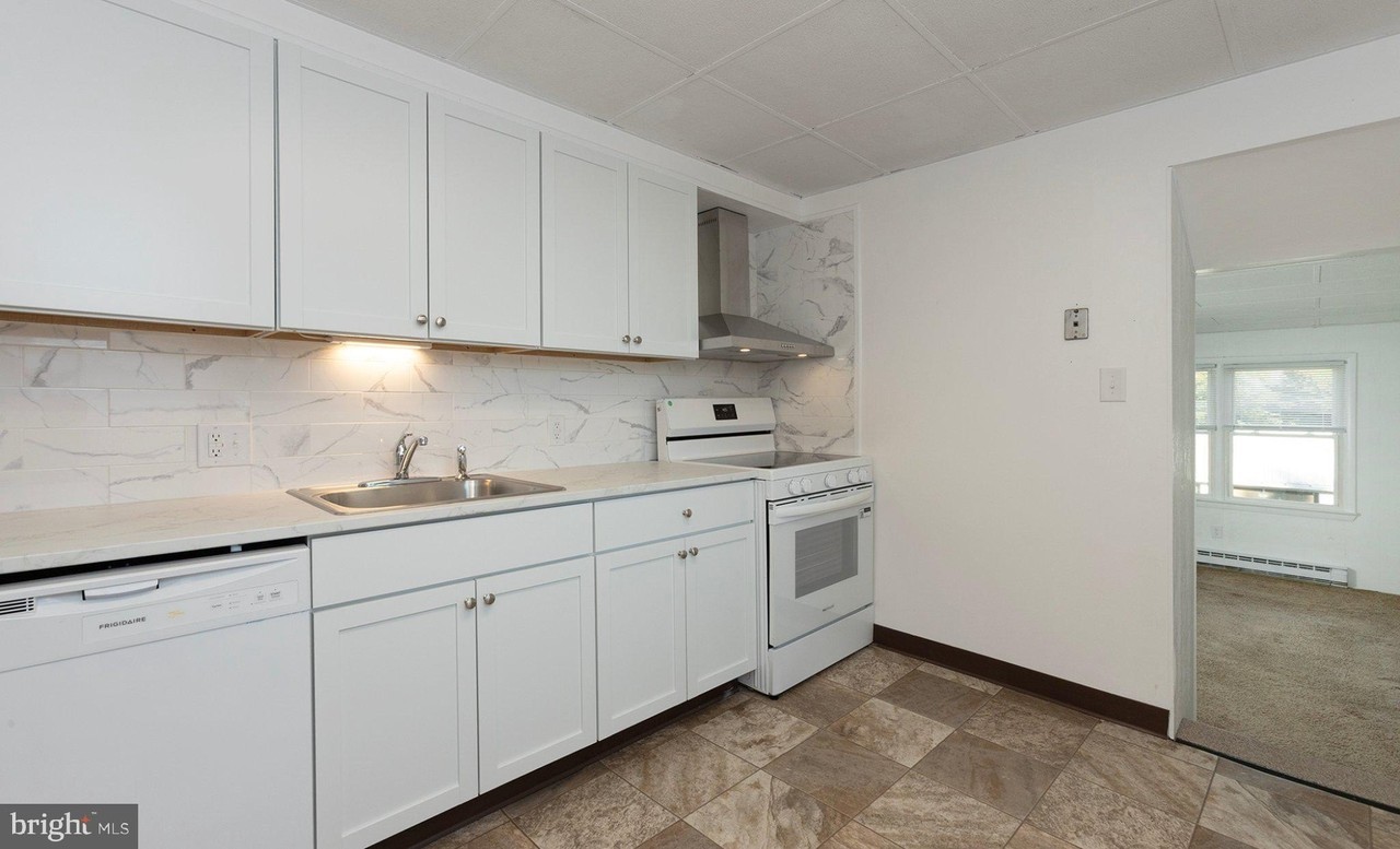519A W Main St - Photo 7 of 24