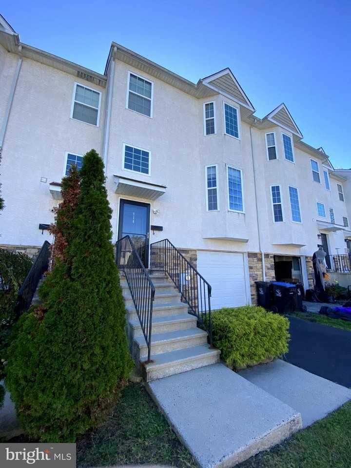 914 Thomas St - Photo 3 of 36