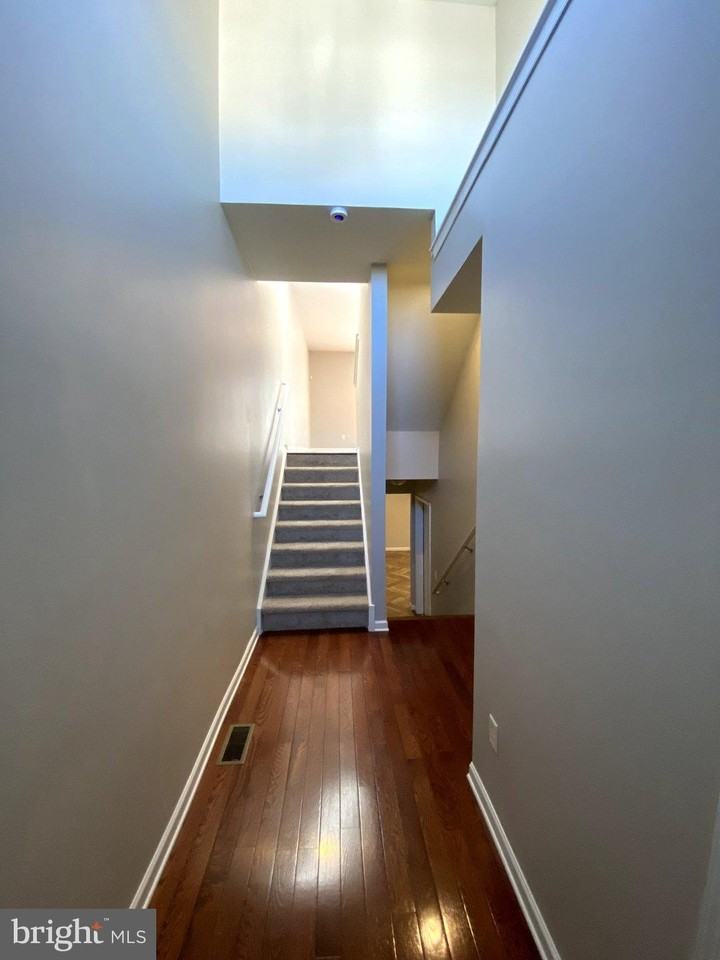 914 Thomas St - Photo 5 of 36
