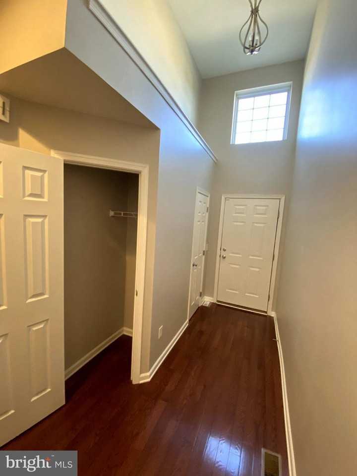 914 Thomas St - Photo 7 of 36