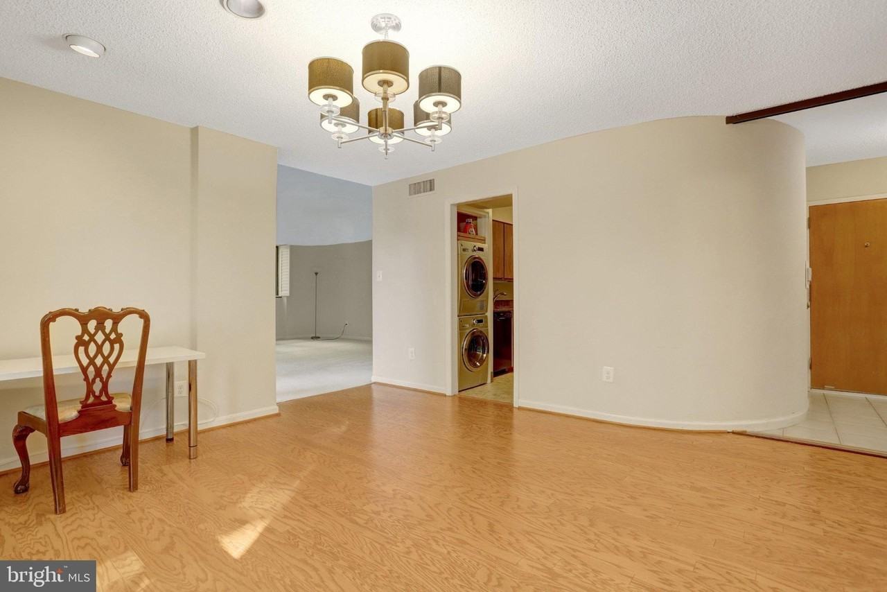 1101 S Arlington Ridge Rd #101 - Photo 5 of 33