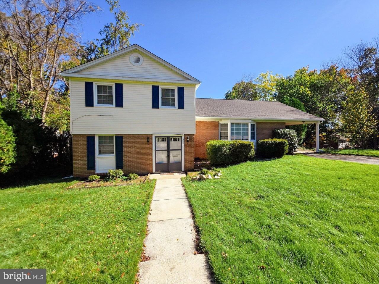 4221 N Valiant Ct
