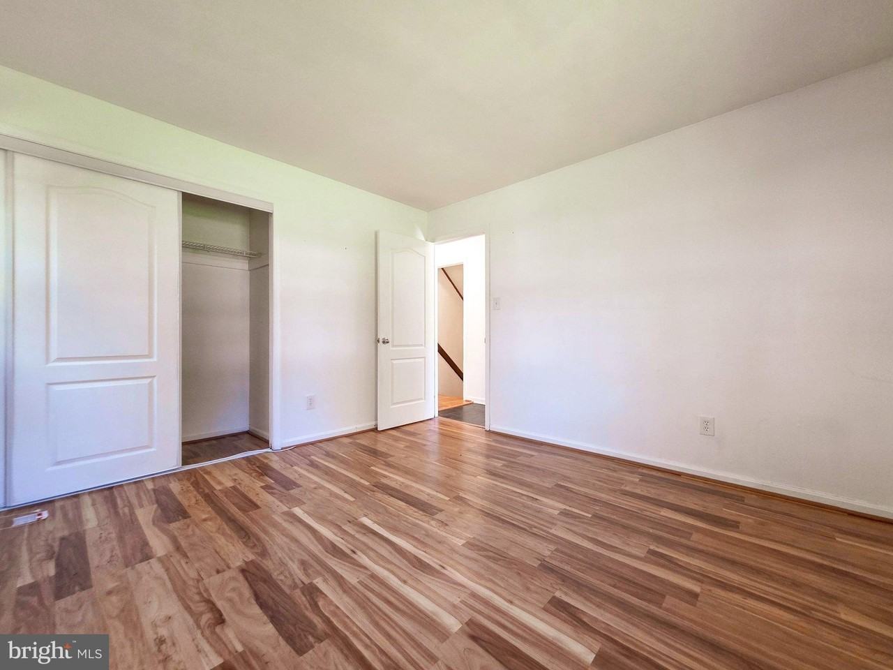 4221 N Valiant Ct - Photo 3 of 39