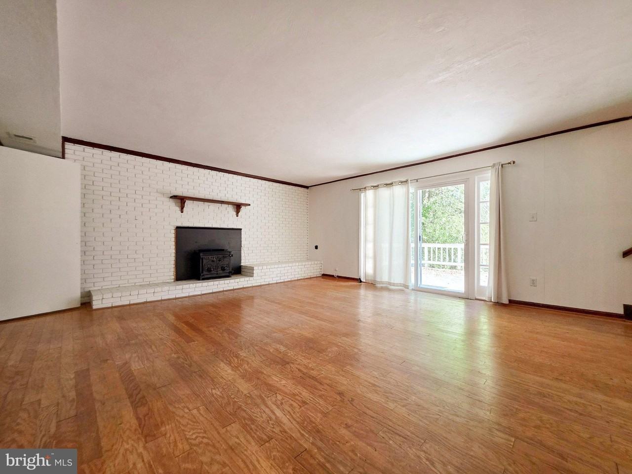 4221 N Valiant Ct - Photo 7 of 39