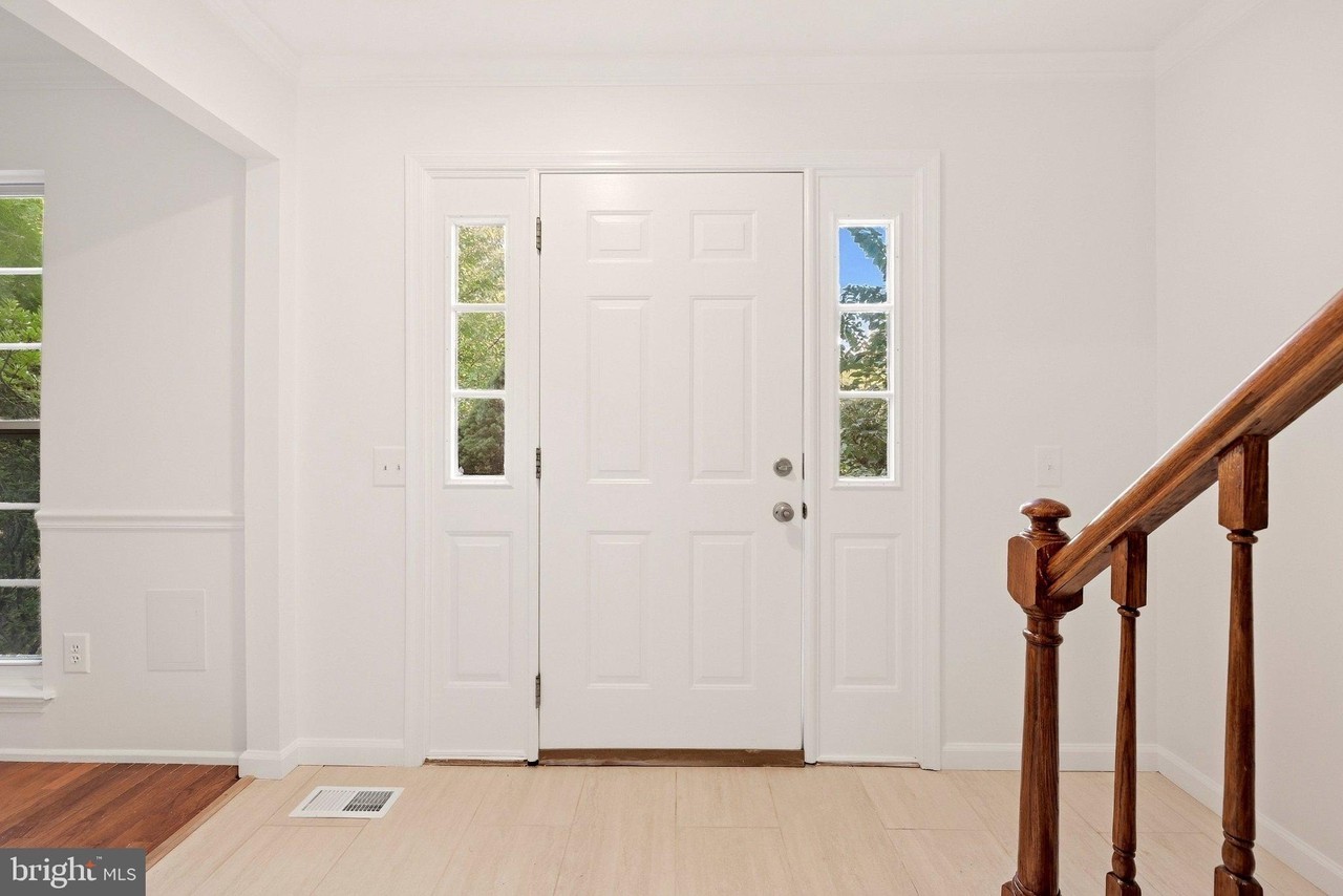 5986 Powells Landing Rd - Photo 3 of 40