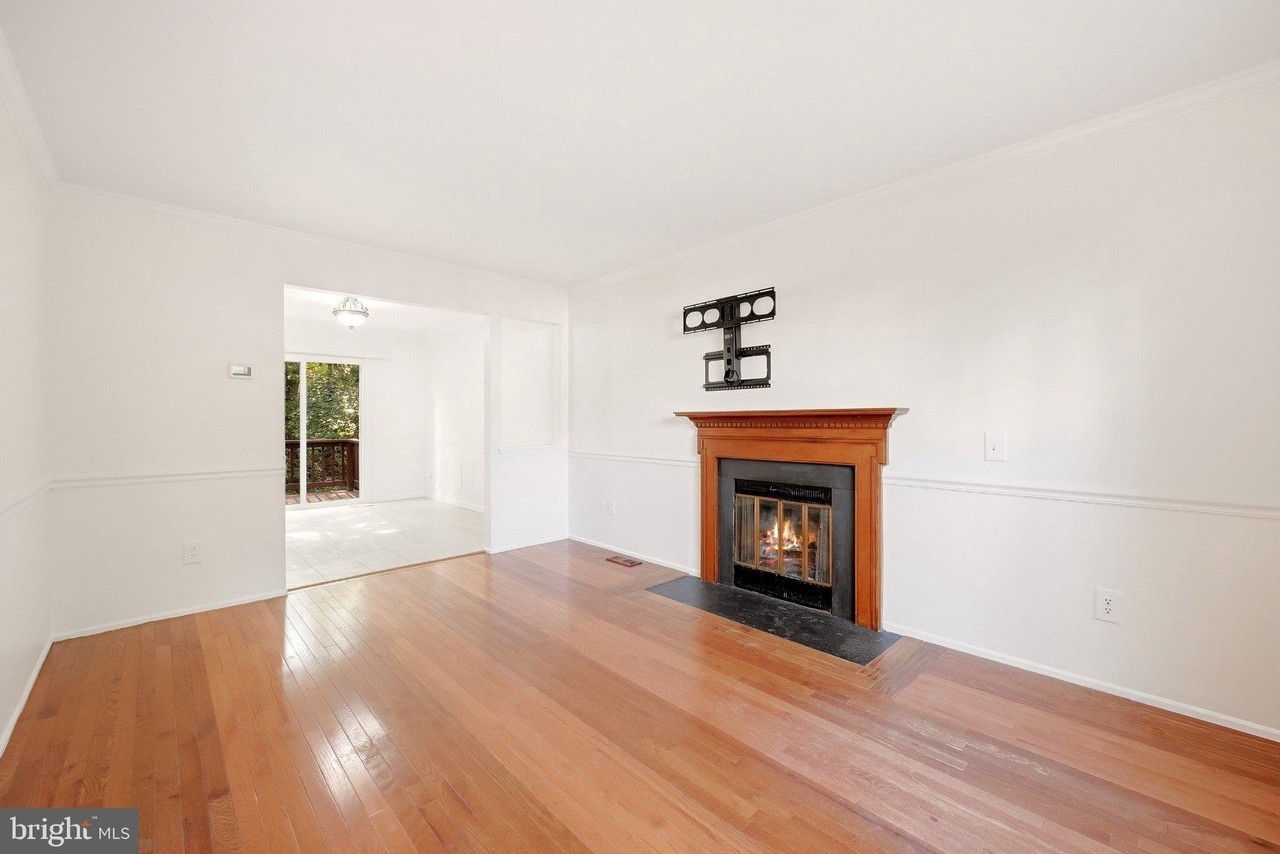 5986 Powells Landing Rd - Photo 6 of 40
