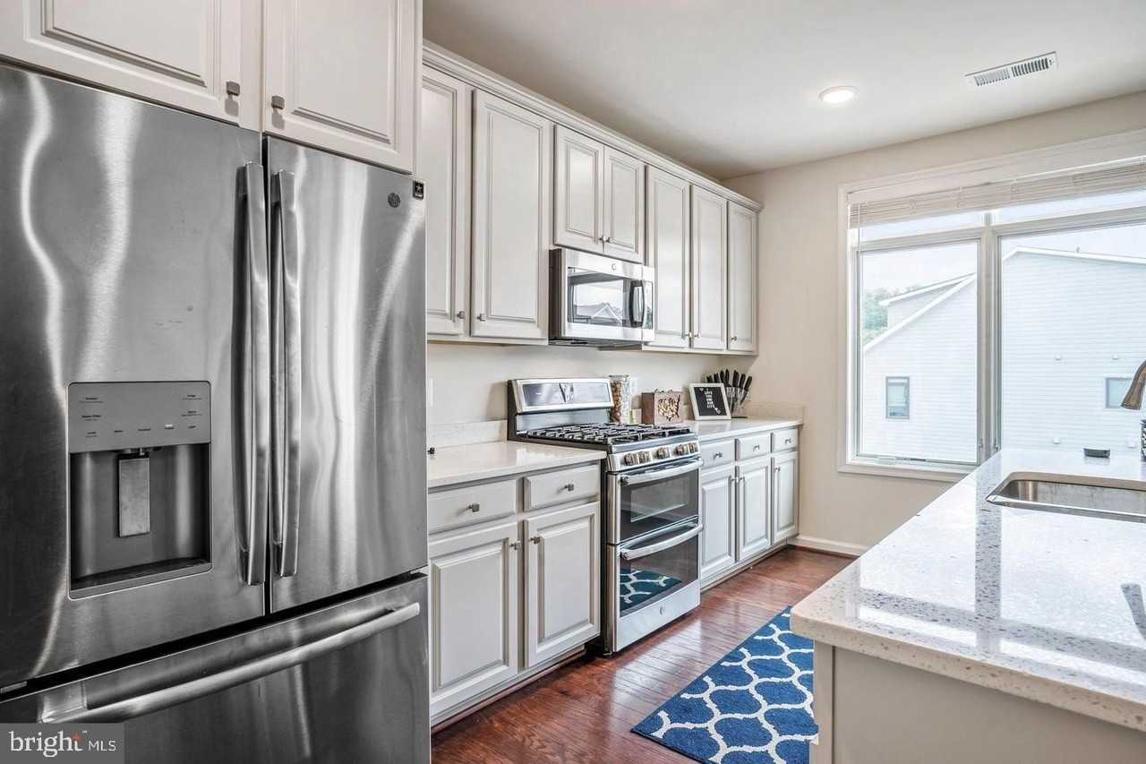 1018 Ribbon Limestone Ter Se - Photo 4 of 16