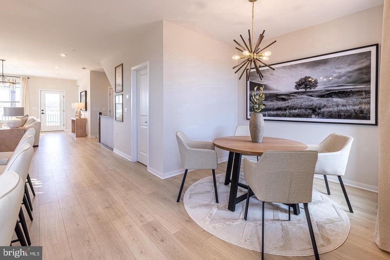 20916 Bluebird Sq - Photo 4 of 13