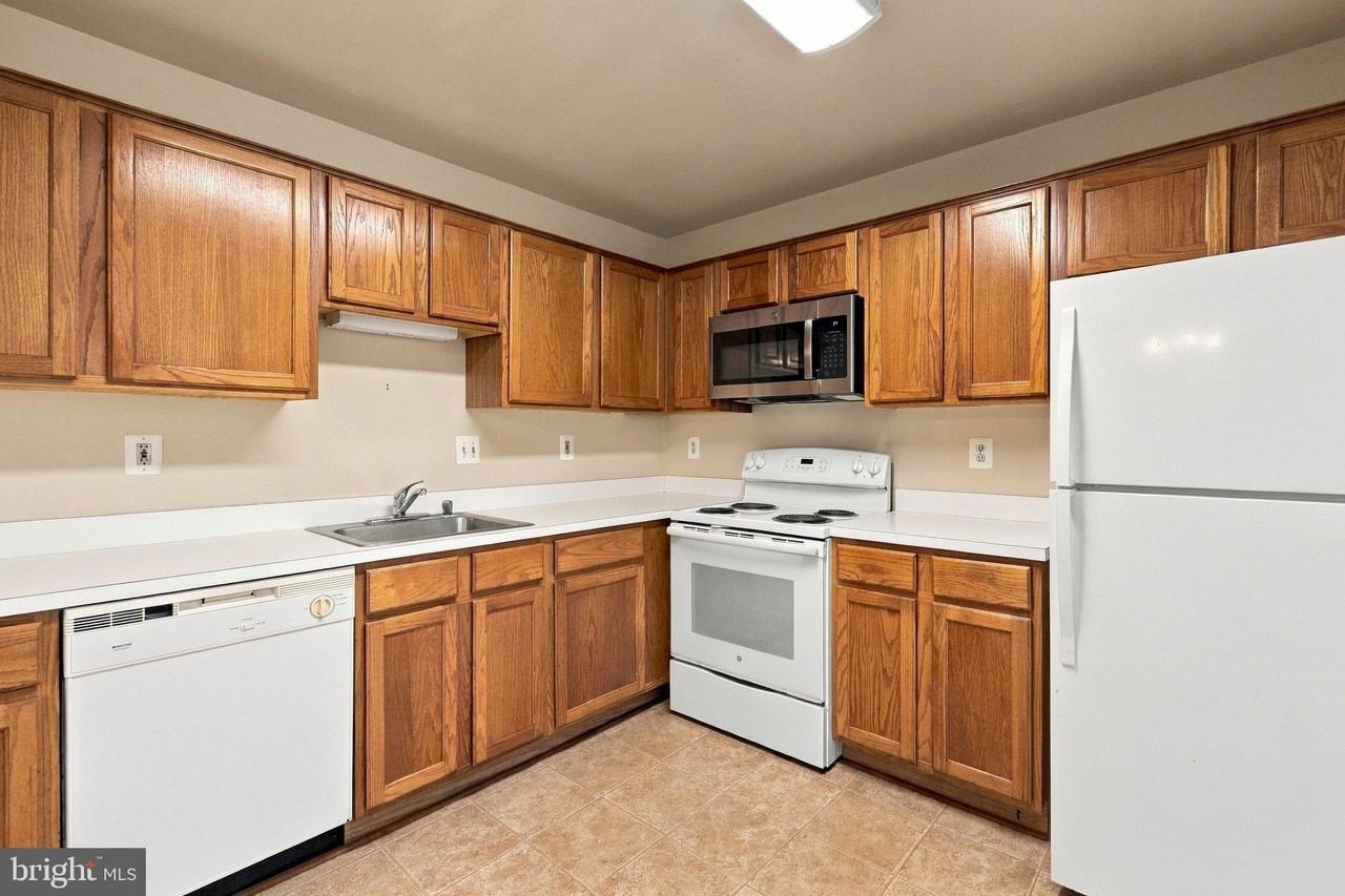 8202 Winstead Pl #102 - Photo 6 of 22