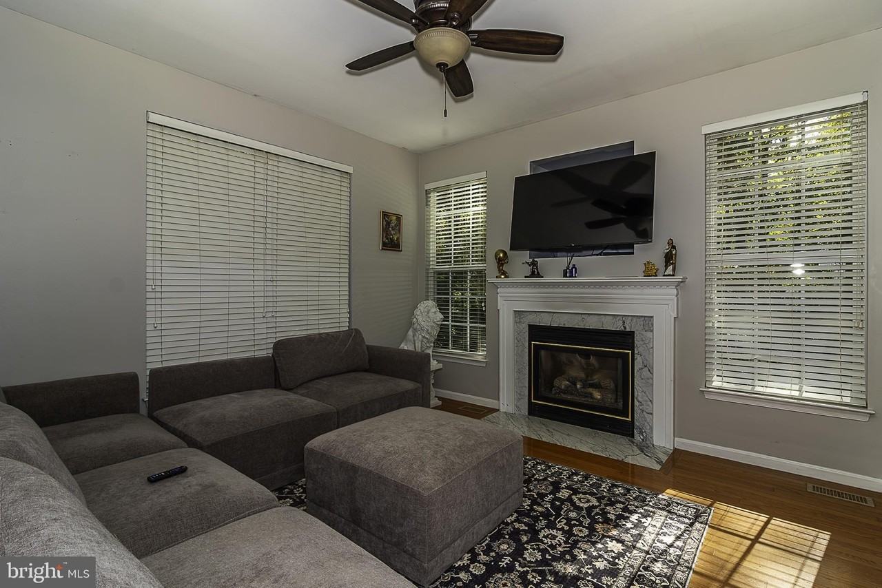 11100 Saturn Ct - Photo 5 of 18