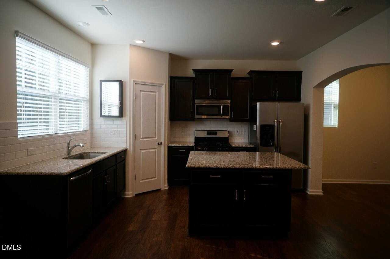 671 Lavenham Ln - Photo 7 of 26