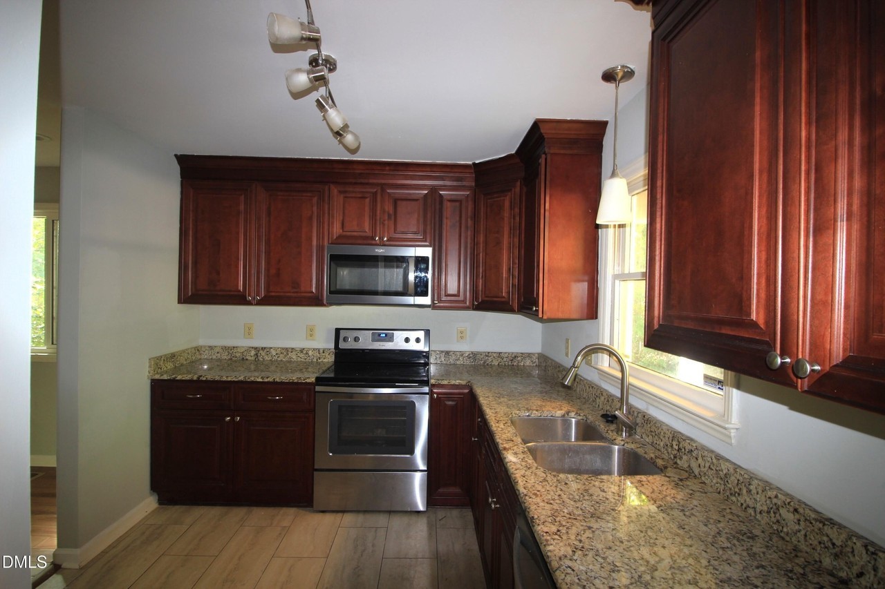 4000 Arckelton Dr - Photo 3 of 19