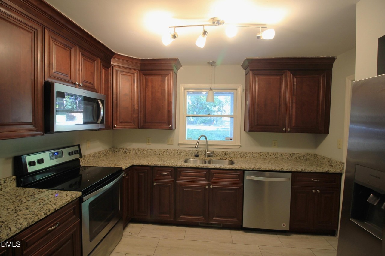 4000 Arckelton Dr - Photo 4 of 19