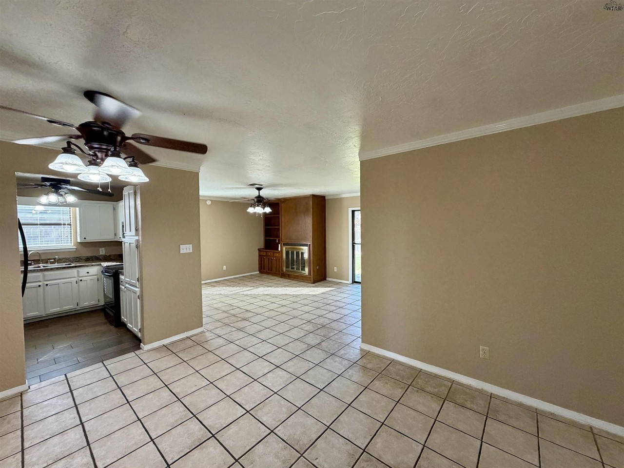 8 Jennifer Ct - Photo 2 of 15