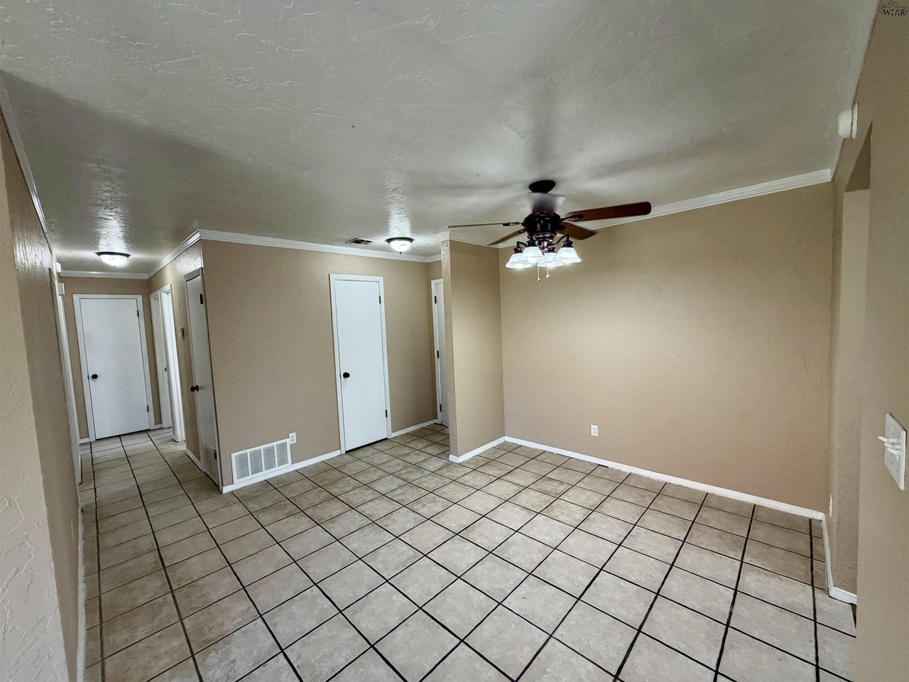 8 Jennifer Ct - Photo 3 of 15