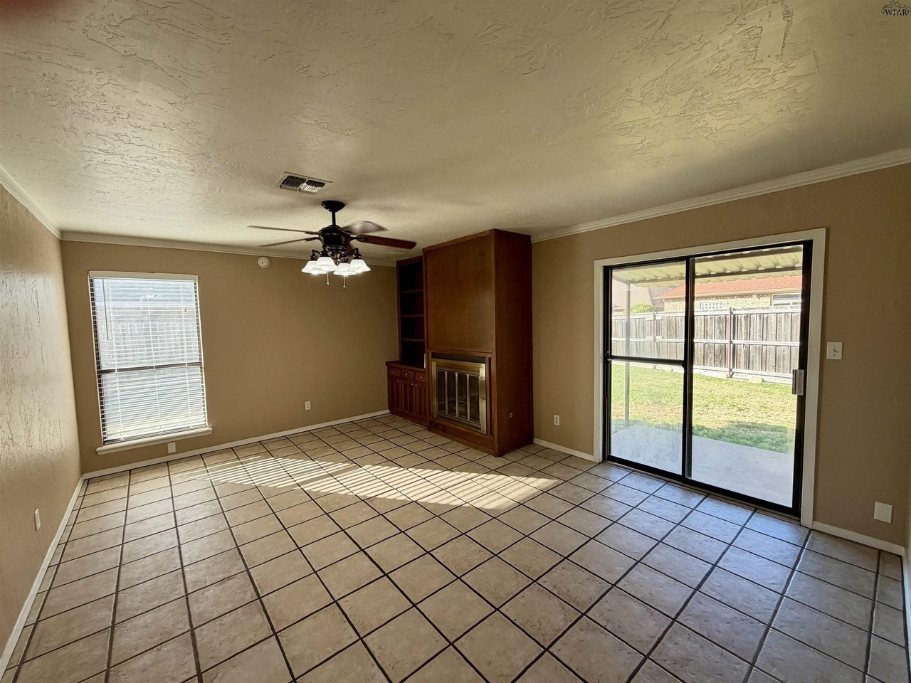 8 Jennifer Ct - Photo 4 of 15