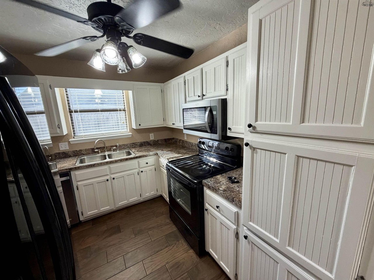 8 Jennifer Ct - Photo 5 of 15