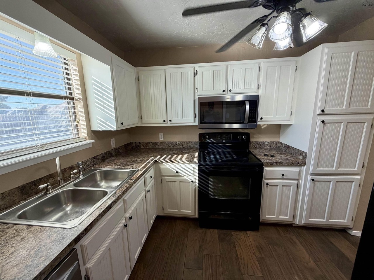 8 Jennifer Ct - Photo 7 of 15