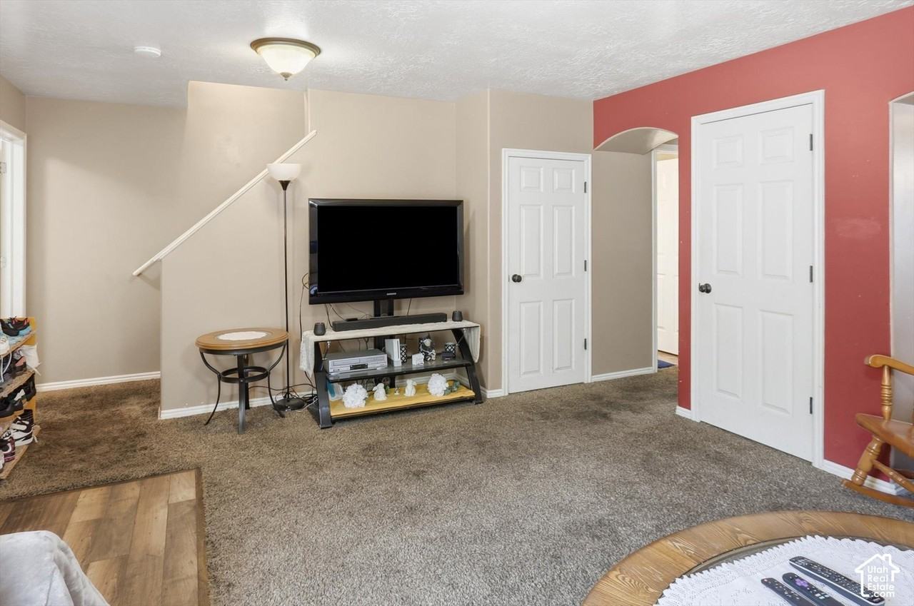826 E 760 N - Photo 6 of 36